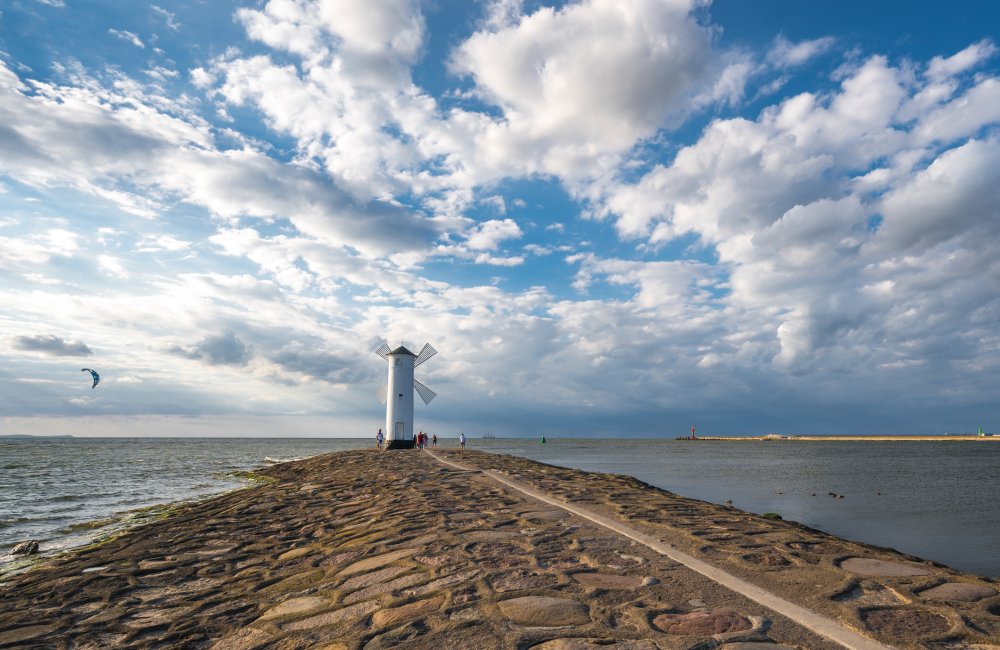 Windmühle auf der Mole, Swinemünde © R.Bitzer Photography - stock.ado