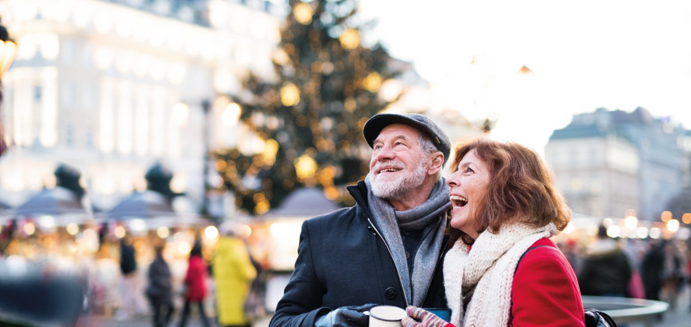 Auf dem Weihnachtsmarkt © Halfpoint-stock.adobe.com