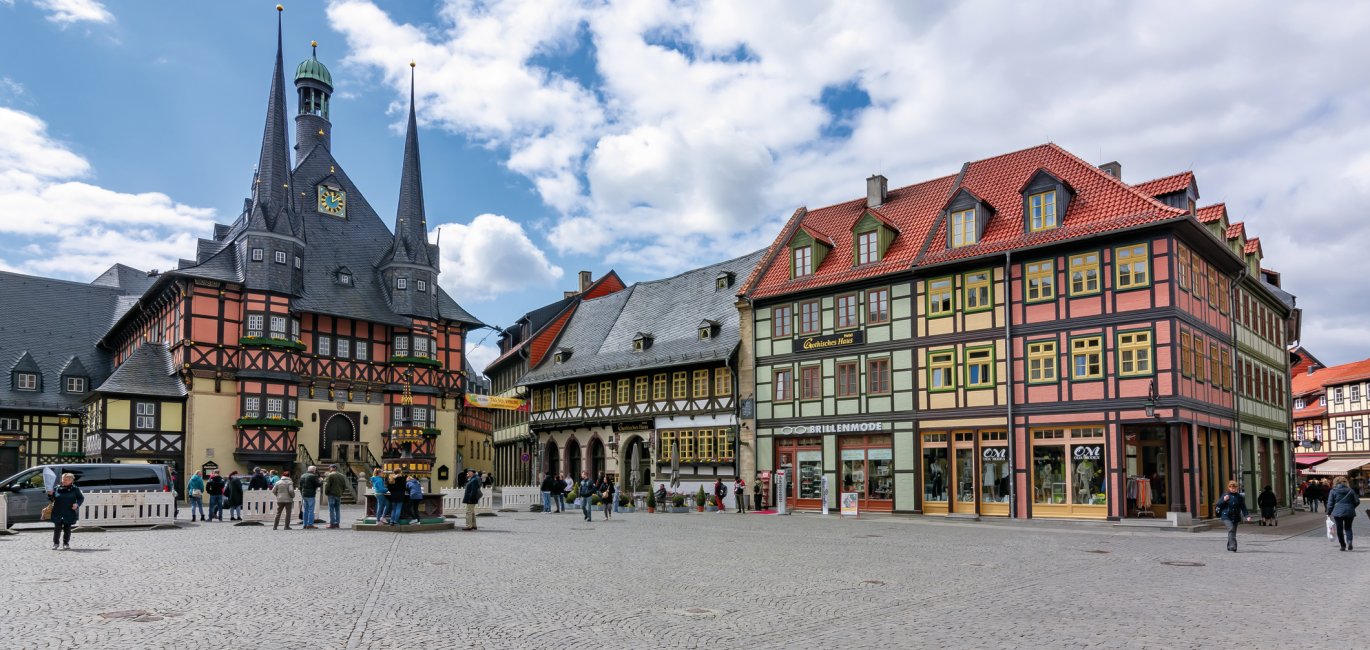 Marktplatz und Rathaus in Wernigerode © Mistervlad - stock.adobe.com
