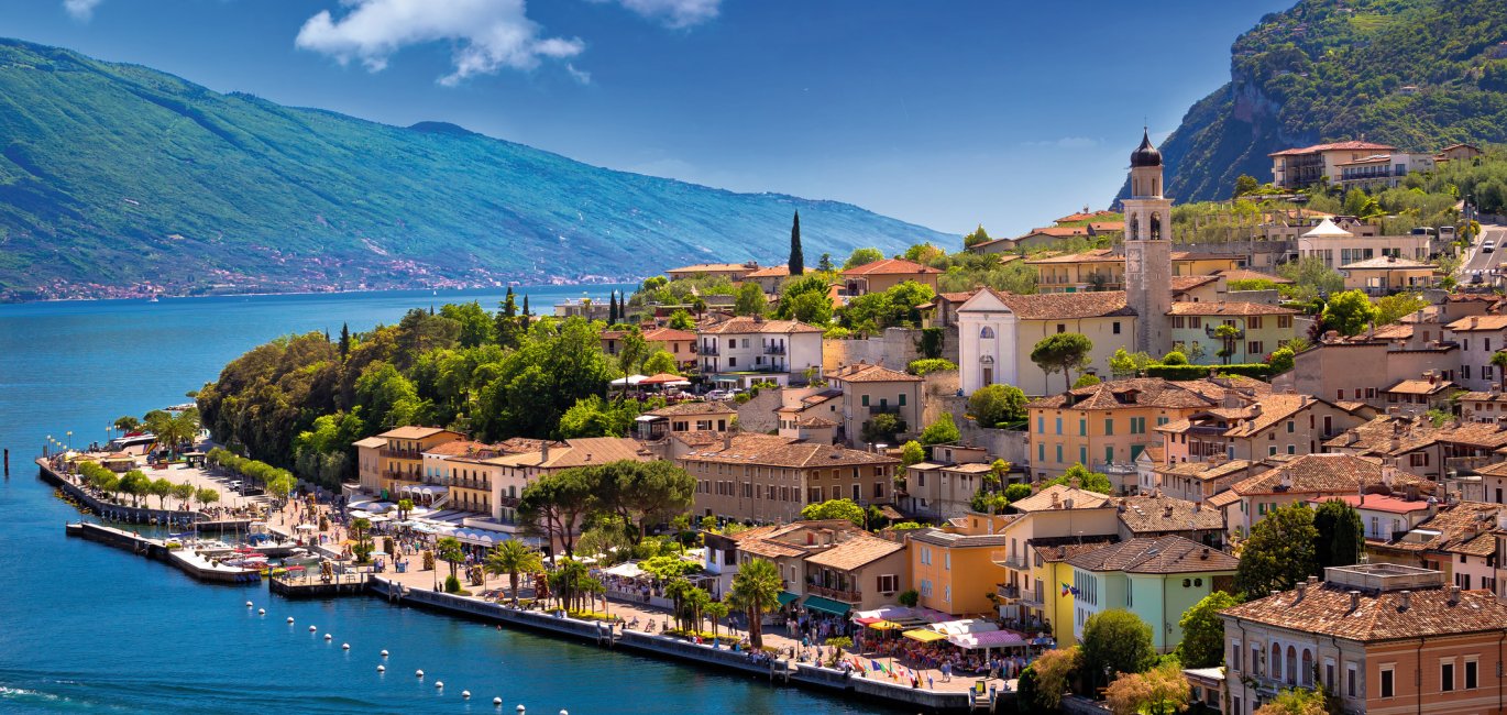 Blick auf Limone sul Garda  © xbrchx - stock.adobe.com