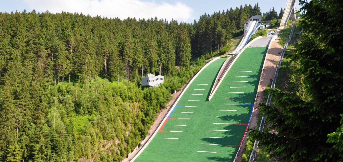 Sprungschanzen im Kanzlersgrund bei Oberhof © Henry Czauderna - stock.adobe.com