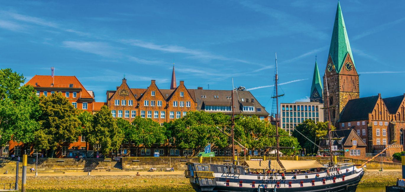 Weserpromenade Bremen © dudlajzov - stock.adobe.com