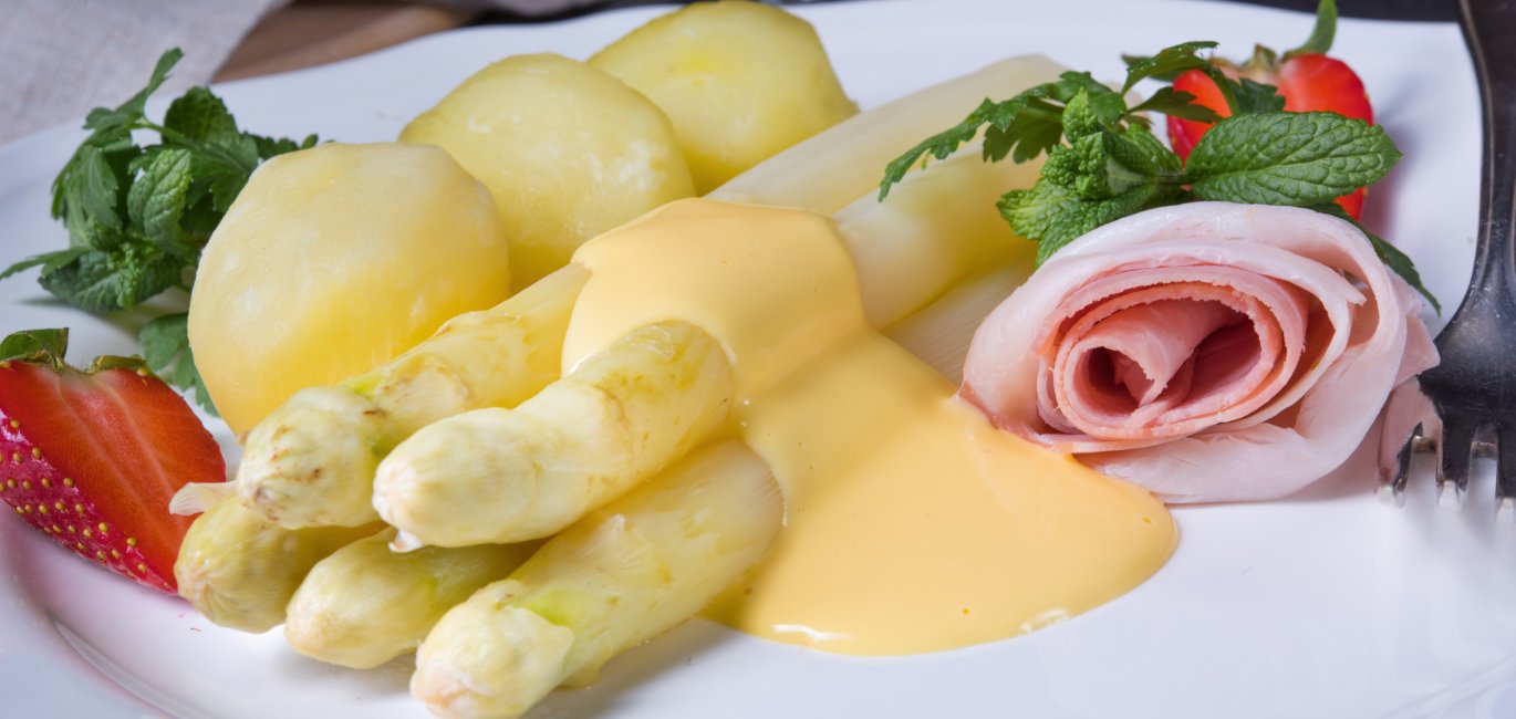 Spargelteller © Dar1930 - stock.adobe.com