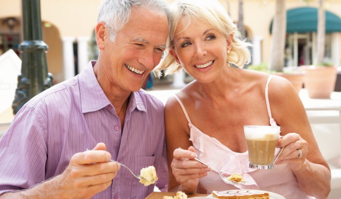 Im Straßencafe © Monkey Business-fotolia.com