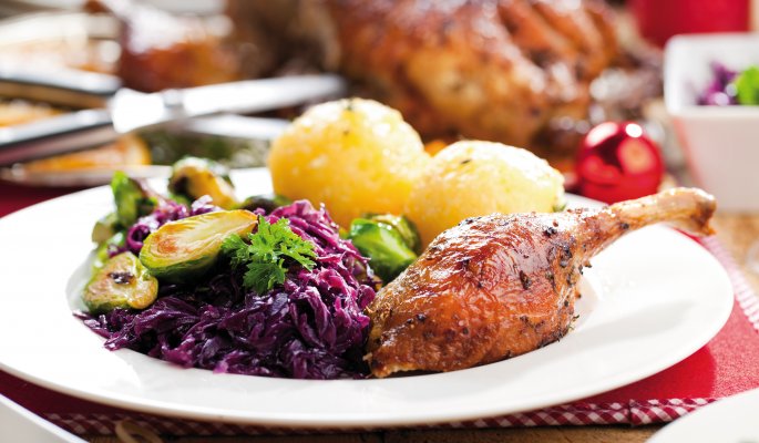 Gänsekeule mit Knödel und Rotkohl © karepa-stock.adobe.com