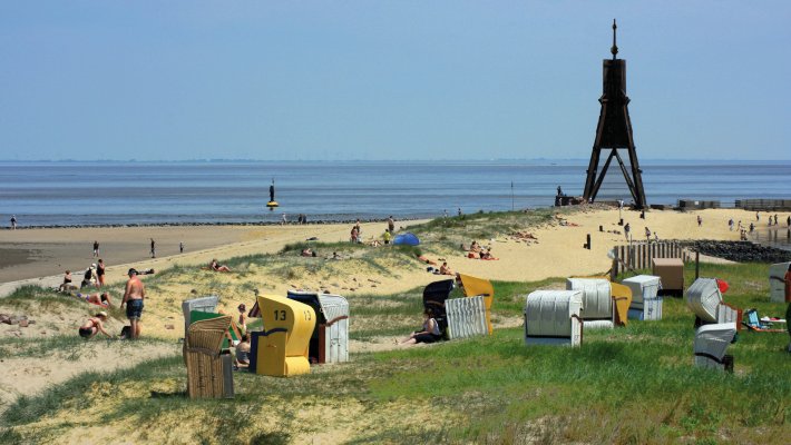 Strand und Kugelbake in Cuxhaven © volkerladwig - stock.adobe.com