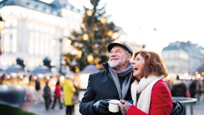 Auf dem Weihnachtsmarkt © Halfpoint-stock.adobe.com