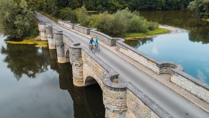 Radfahren im Sauerland - Kanzelbrücke am Möhnesee  © Tourismus NRW e.V.