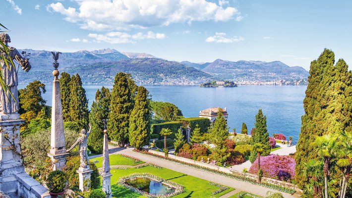Blick von der Isola Bella auf den Lago Maggiore © MarinadeArt-stock.adobe.com