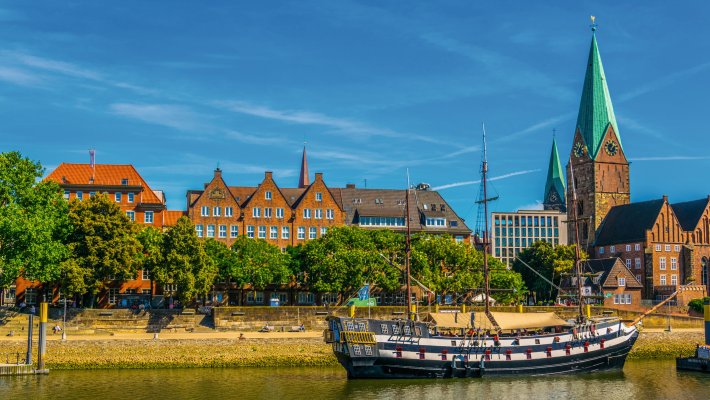 Weserpromenade Bremen © dudlajzov - stock.adobe.com