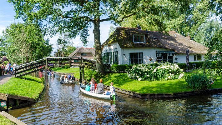 Grachtenfahrt in Giethoorn © rob3rt82 - stock.adobe.com